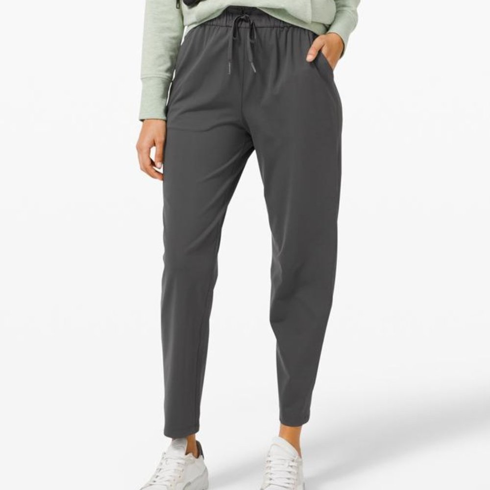 Lululemon Dark Grey Tapered Stretch Pants 7/8 Length Women's sz 4